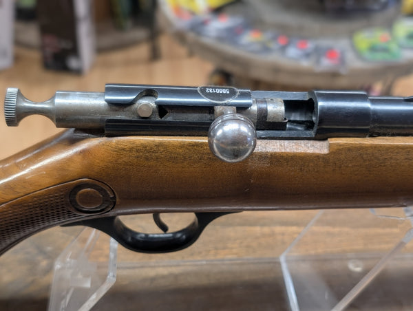 Cooey Mdl 600 .22lr with case (consignment)