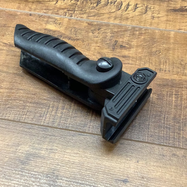 Canuck Front Folding Grip